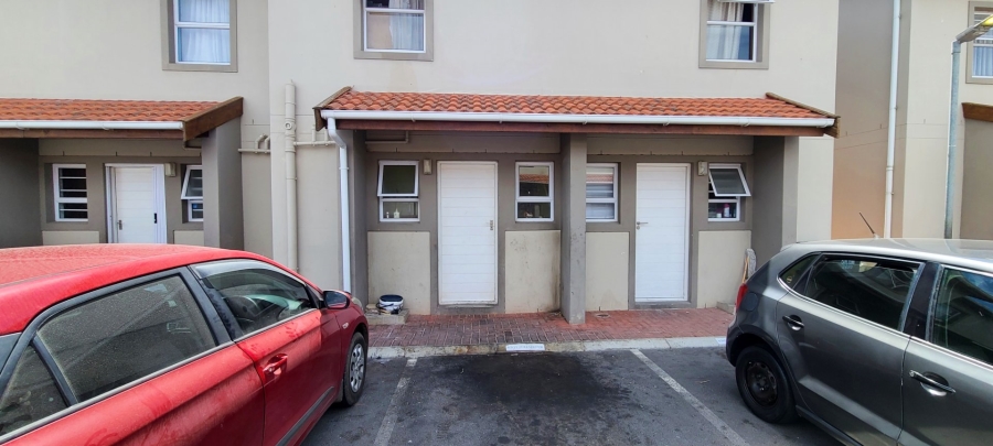 2 Bedroom Property for Sale in Stratford Green Western Cape